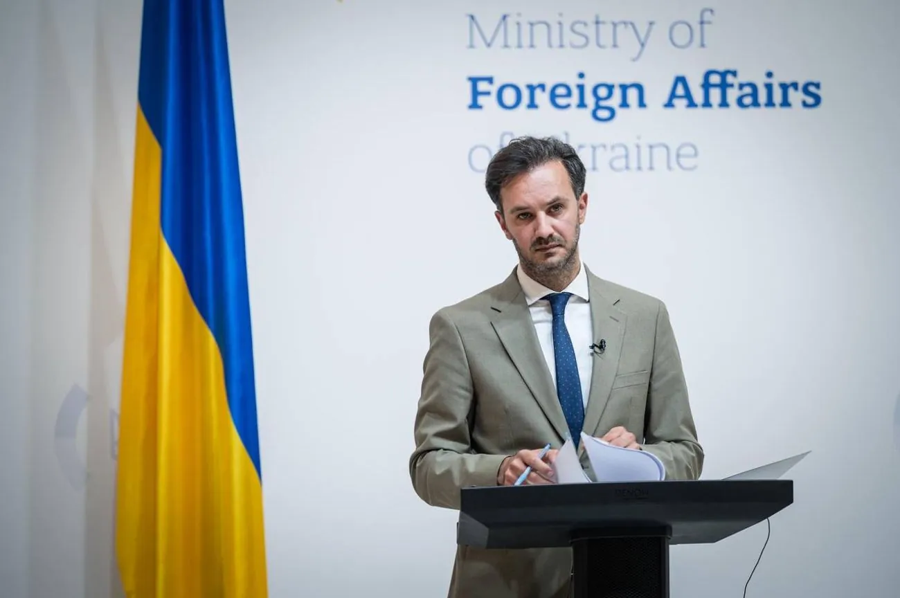Роль МЗС рф гавкати з москви: Тихий про особисті випади захарової на адресу Зеленського