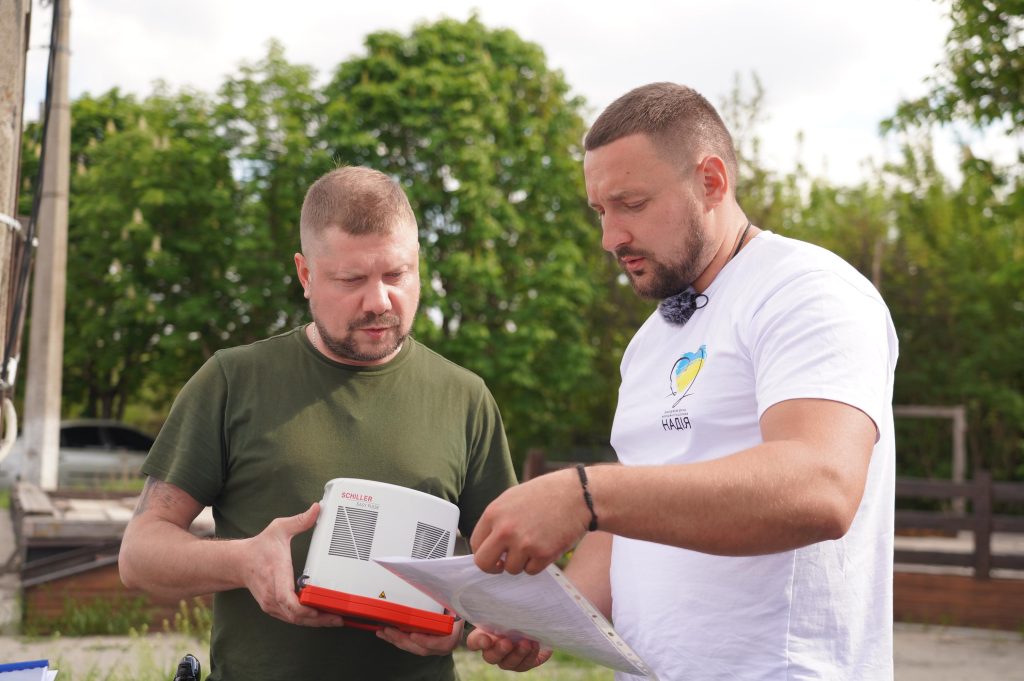Валерій Дубіль з командою БФ молодіжної ініціативи «Надія» передали підрозділу на Донеччині сучасне медичне обладнання 3 Валерій Дубіль з командою БФ молодіжної ініціативи «Надія» передали підрозділу на Донеччині сучасне медичне обладнання