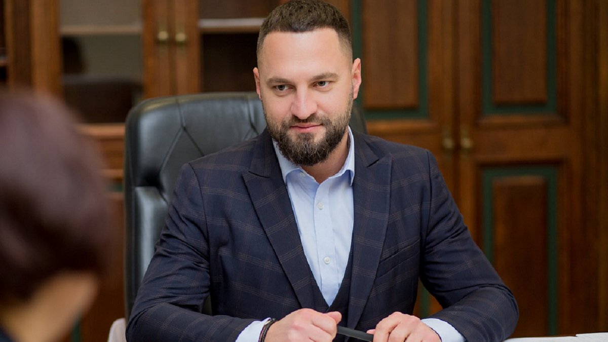 Заступник голови Державіаслужби Данііл Меньшиков приховує дорогу нерухомість у столиці