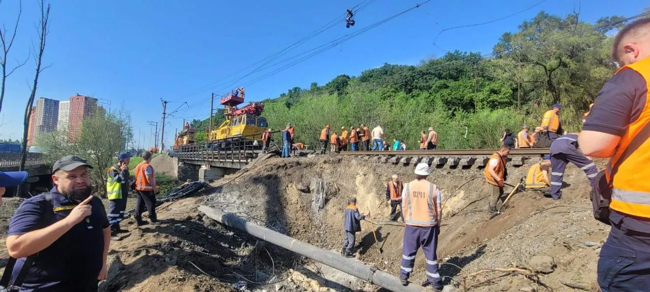 “Укрзалізниця” обіцяє відновити пошкоджену через обстріл рф ділянку на Київщині до кінця доби