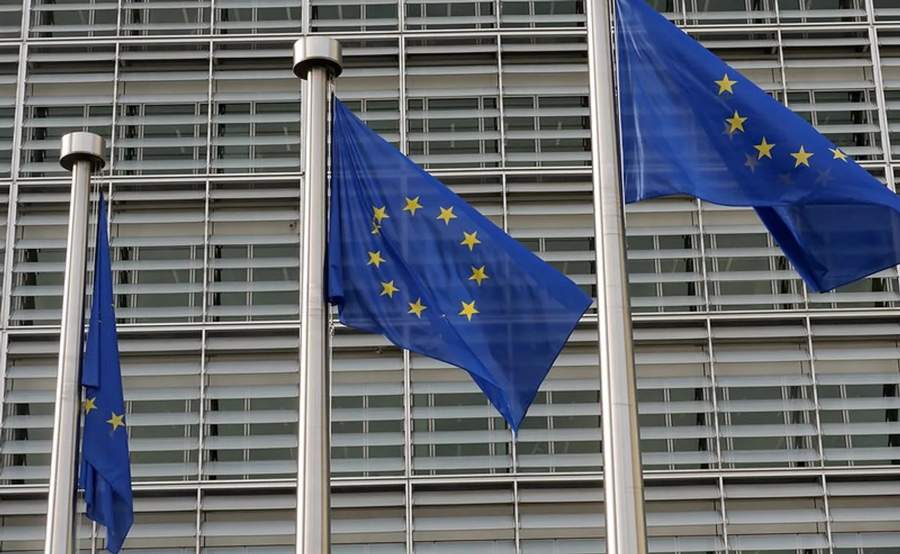 ЄС розглядає можливість санкцій проти двох невеликих китайських банків за допомогу росії – Bloomberg
