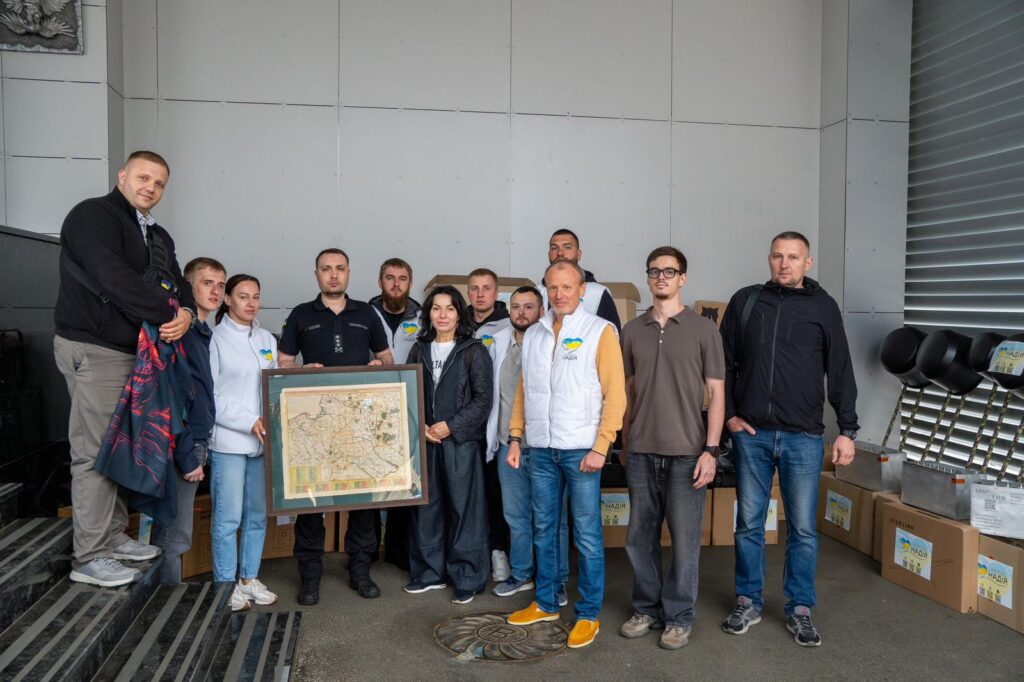 Звʼязок, захист і дрони: нова допомога розвідці від фонду «Надія», Валерія Дубіля та Віти Присяжнюк 4 Звʼязок, захист і дрони: нова допомога розвідці від фонду «Надія», Валерія Дубіля та Віти Присяжнюк
