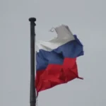 Намагається імітувати 