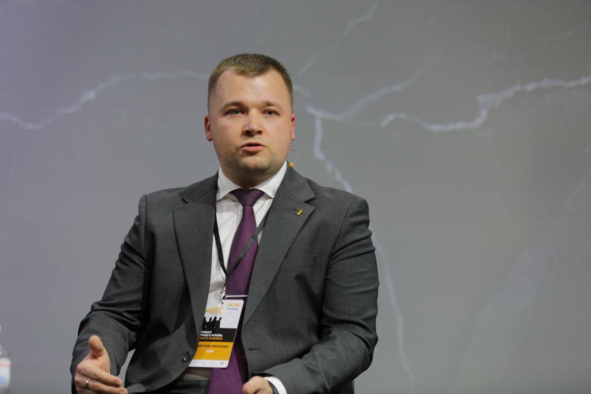У керівника детективів НАБУ Абакумова— родичі з російськими паспортами та ведуть бізнес в «лнр»