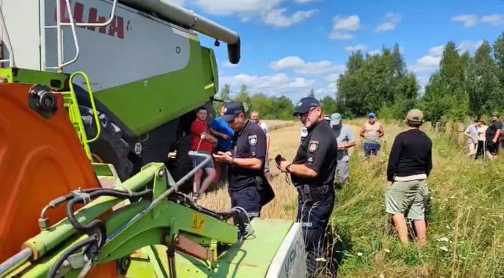 Прокурор Януковича Роман Говда, який перебрався на Житомирщину, кошмарить бізнес та блокує збір зернових 2 Прокурор Януковича Роман Говда, який перебрався на Житомирщину, кошмарить бізнес та блокує збір зернових