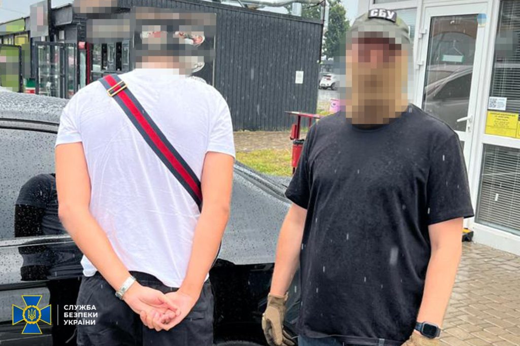 СБУ та Нацполіція викрили ще 8-х організаторів «ухилянтських схем» 3 СБУ та Нацполіція викрили ще 8-х організаторів «ухилянтських схем»