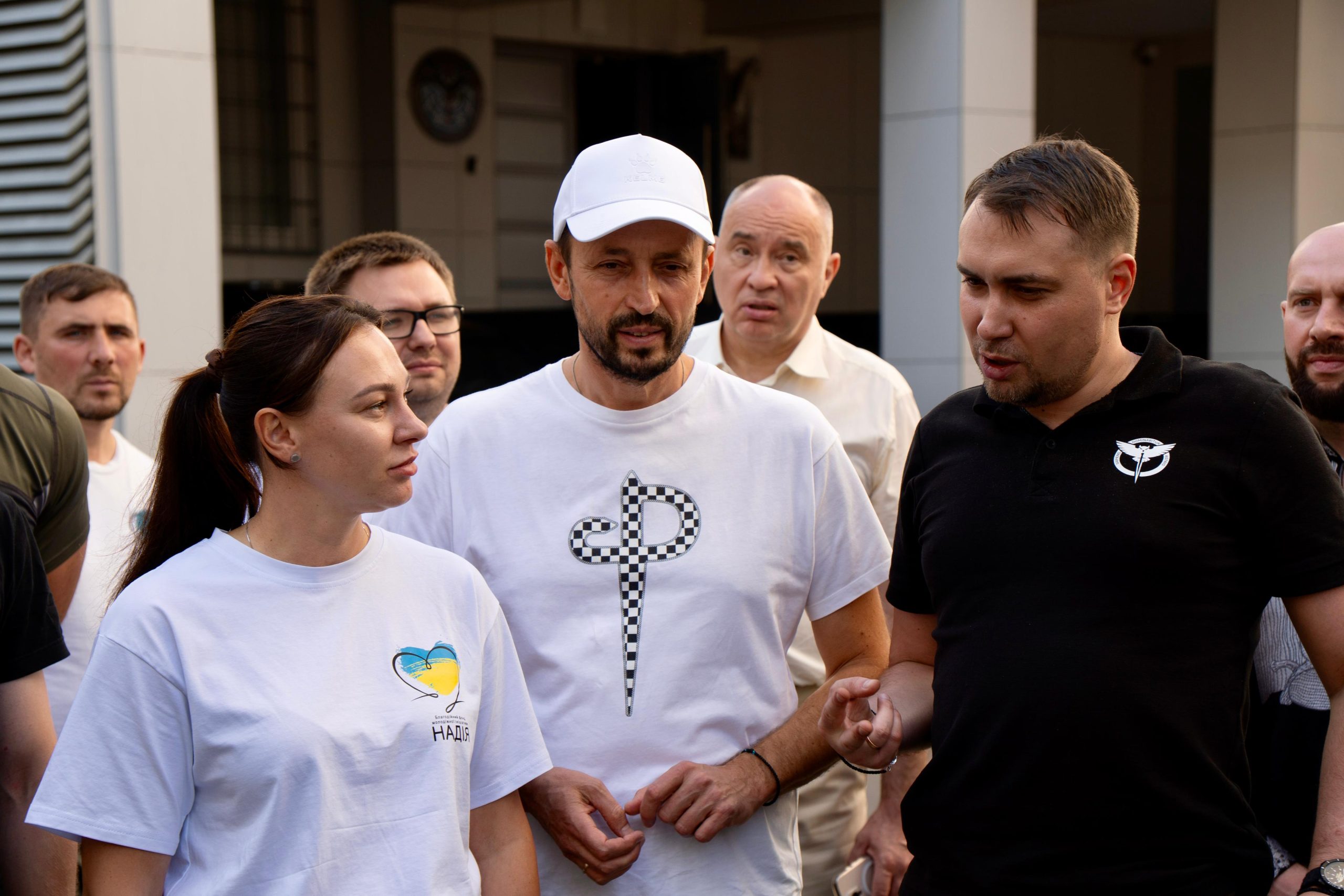 До Дня воєнної розвідки Валерій Дубіль, Віта Присяжнюк і фонд «Надія» забезпечили ГУР дронами, системами РЕБ і Starlink
