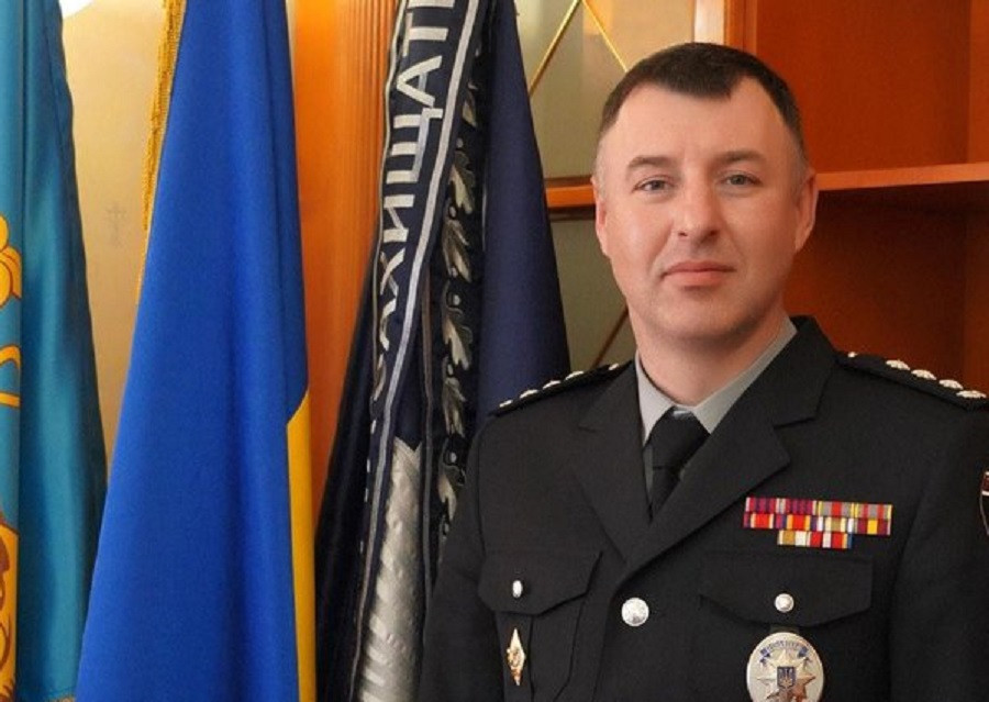 Начальник львівської поліції Олександр Шляховський оформлює мільйонне майно на дружину, яка роками намагається стати суддею