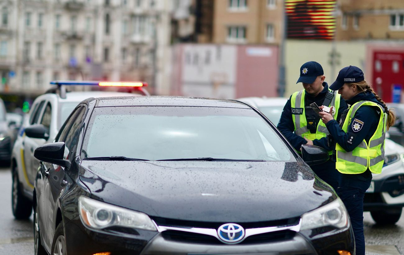 Коли поліція проводить огляд на сп’яніння і що буде, якщо водій відмовиться від драгера - пояснення патрульної поліції 1 Коли поліція проводить огляд на сп’яніння і що буде, якщо водій відмовиться від драгера - пояснення патрульної поліції