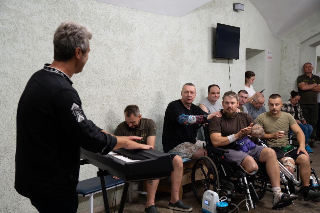 Музика, що об’єднує серця: Євген Хмара та фонд «Надія» підтримують медиків і захисників України