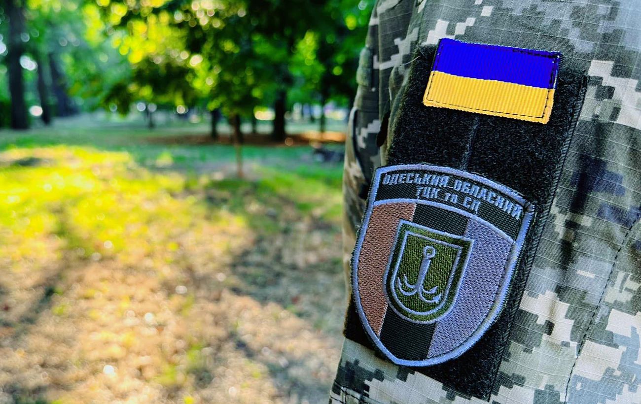 В Одесі на ТЦК напав п’яний поліцейський - за справу взялося ДБР, фото 1 В Одесі на ТЦК напав п’яний поліцейський - за справу взялося ДБР, фото