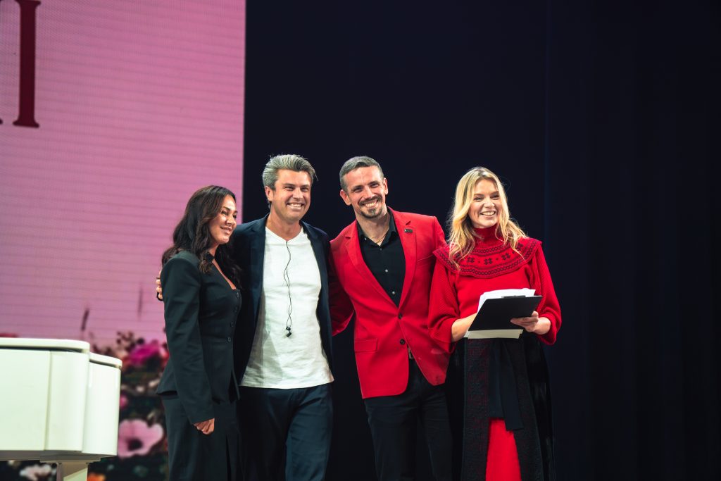 Благодійний фонд молодіжної ініціативи «Надія» — лауреат Національної премії «Скарб Нації»: нагороду отримали Євген Хмара і Віта Присяжнюк 2 Благодійний фонд молодіжної ініціативи «Надія» — лауреат Національної премії «Скарб Нації»: нагороду отримали Євген Хмара і Віта Присяжнюк